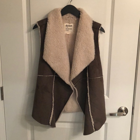 Barely worn Sherpa vest - Picture 2 of 5